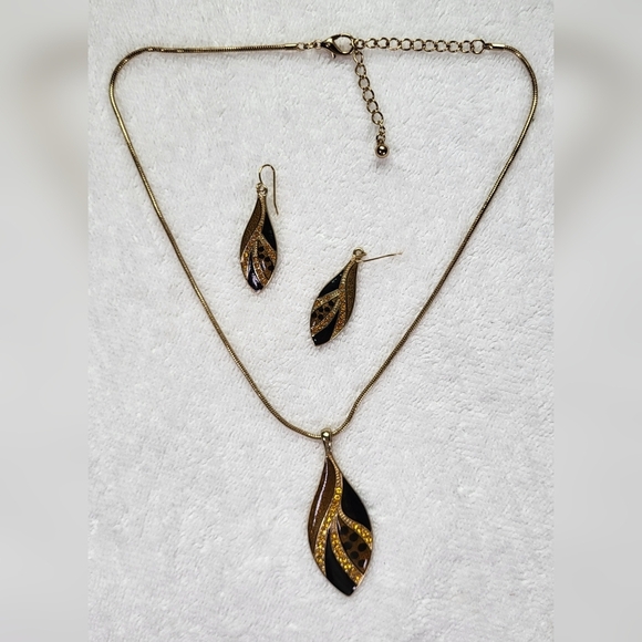 Topaz and Black Jewel Tone Necklace and Dangle Earrings Set / Pierced - Picture 2 of 5